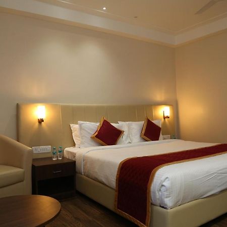 Hotel Skanda Palace Thiruttani Exterior foto