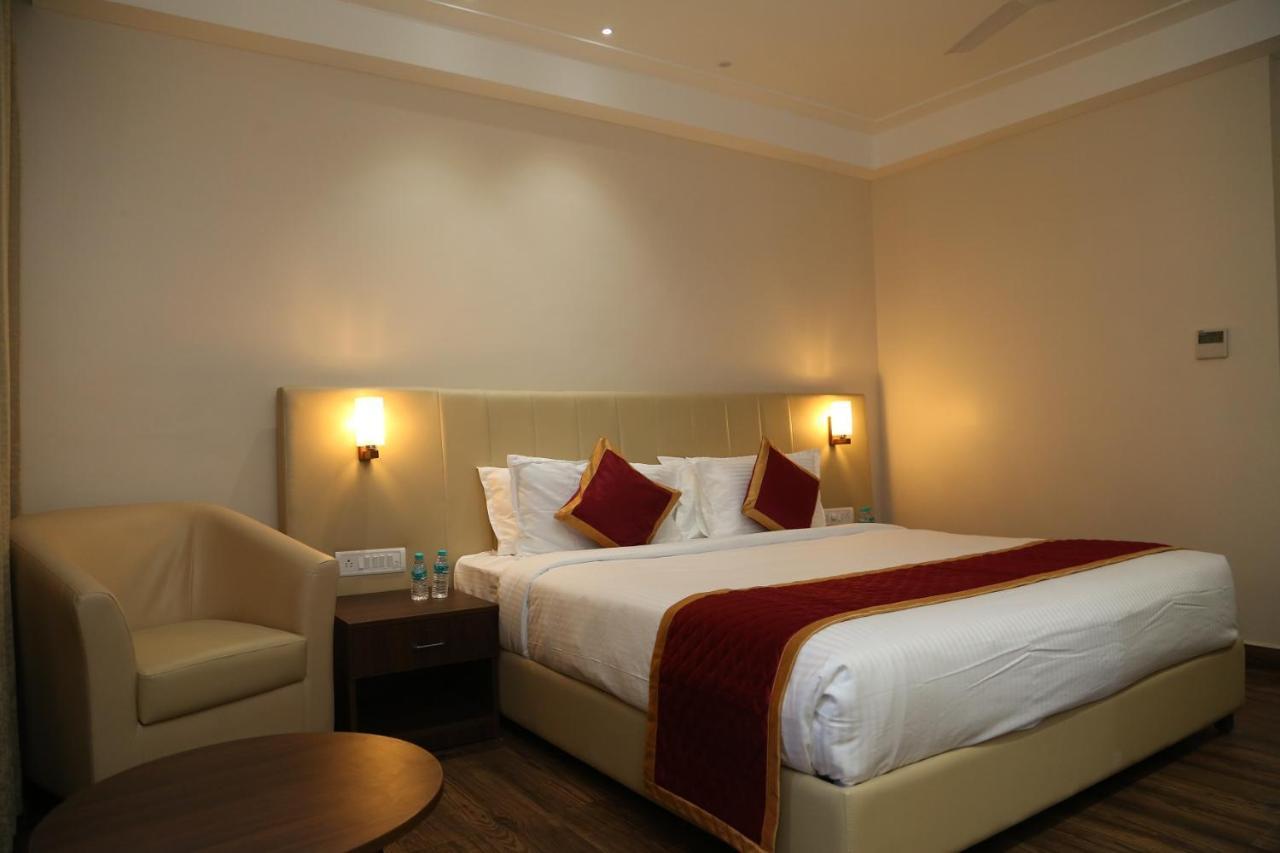 Hotel Skanda Palace Thiruttani Exterior foto